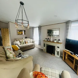  Lodge Lucky With Hot Tub United Kingdom