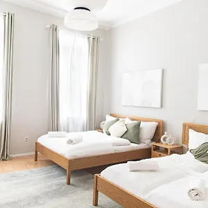 Spacious Apartment, 3 Min To U1 Reumannplatz Vienna